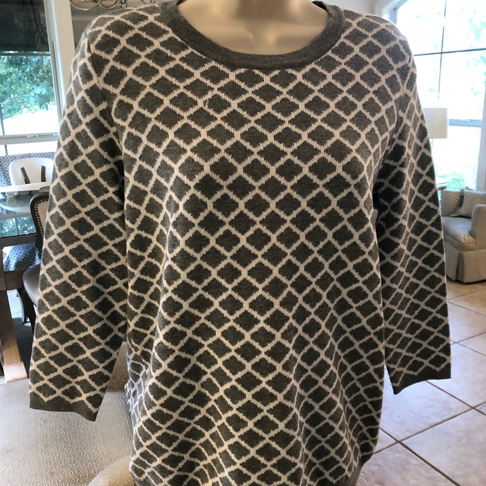Liz Claiborne 3/4 length sleeve sweater.